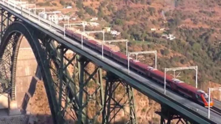 ਵੰਦੇ ਭਾਰਤ ਨੇ ਜੰਮੂ-ਕਸ਼ਮੀਰ ’ਚ world’s highest rail bridge ਤੋਂ ਅਜ਼ਮਾਇਸ਼ੀ ਸਫ਼ਰ ਪੂਰਾ ਕੀਤਾ