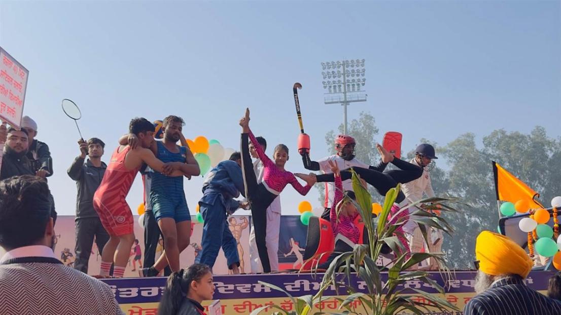 ਗਣਤੰਤਰ ਦਿਵਸ: ਧਾਲੀਵਾਲ ਵੱਲੋਂ ਰੰਗ-ਬਿਰੰਗੇ ਸਮਾਗਮਾਂ ਨਾਲ ਜਸ਼ਨ ਮਨਾਇਆ ਗਿਆ