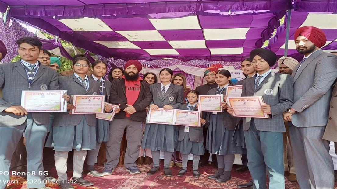 ਦਸਮੇਸ਼ ਕਾਨਵੈਂਟ ਸਕੂਲ ਸਰਦੂਲਗੜ੍ਹ ਦੇ 11 ਵਿਦਿਆਰਥੀ ਗਣਤੰਤਰ ਦਿਵਸ ਮੌਕੇ ਕੀਤੇ ਸਨਮਾਨਿਤ