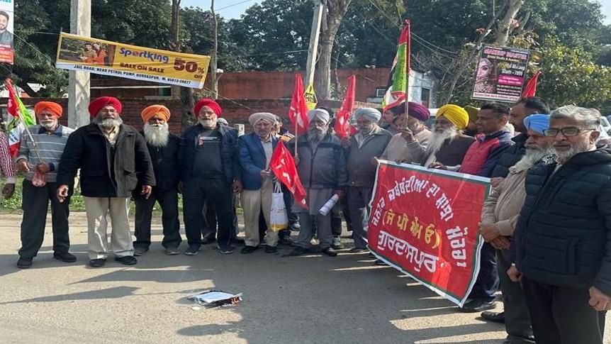 ਆਰਐੱਮਪੀਆਈ ਨੇ ਕੇਂਦਰ ਸਰਕਾਰ ਵੱਲੋਂ ਪੇਸ਼ ਕੀਤੇ ਬਜਟ ਦੀਆਂ ਕਾਪੀਆਂ ਸਾੜੀਆਂ