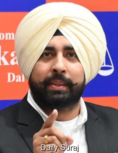 ਕਈ ਲੋਕ ਵਿਰੋਧੀਆਂ ਦੇ ਹੱਥਾਂ 'ਚ ਖੇਡ ਕੇ ਆਪਣੀਆਂ ਹੀ ਸੰਸਥਾਵਾਂ ਨੂੰ ਢਾਅ ਲਗਾ ਰਹੇ - ਅਰਸ਼ਦੀਪ ਸਿੰਘ ਕਲੇਰ