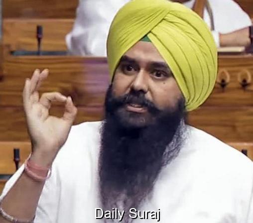 ਸਰਹੱਦ ਪਾਰੋਂ ਡਰੋਨਾਂ ਰਾਹੀਂ ਹੋ ਰਹੀ ਨਸ਼ਾ ਤਸਕਰੀ ਦੇ ਮੁੱਦੇ ‘ਤੇ MP ਕੰਗ ਨੇ ਲੋਕ ਸਭਾ ’ਚ ਦਿੱਤਾ Adjournment notice