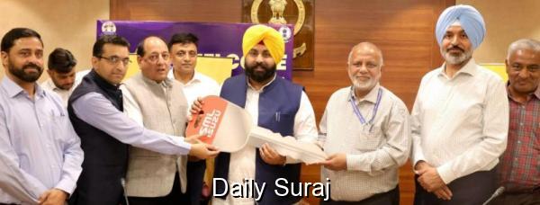 ਹਰਜੋਤ ਬੈਂਸ ਨੇ ਵਿਦਿਆਰਥੀਆਂ ਦੇ ‘ਸਿੱਖਿਆ ਤੱਕ ਸਫ਼ਰ’ ਨੂੰ ਆਸਾਨ ਬਣਾਉਣ ਲਈ ਰੋਪੜ ਜ਼ਿਲ੍ਹੇ ਦੇ ਸਕੂਲ ਨੂੰ ਨਵੀਂ ਬੱਸ ਸਮਰਪਿਤ