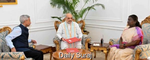 ਪਹਿਲਗਾਮ ਹਮਲੇ ਤੋਂ ਬਾਅਦ ਐਕਸ਼ਨ ਮੋਡ 'ਚ ਭਾਰਤ ਸਰਕਾਰ, ਅਮਿਤ ਸ਼ਾਹ ਨੇ ਰਾਸ਼ਟਰਪਤੀ ਮੁਰਮੂ ਨਾਲ ਕੀਤੀ ਮੁਲਾਕਾਤ