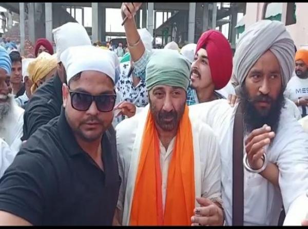 ਗੁਰਦਾਸਪੁਰ : ਸੰਨੀ ਦਿਉਲ ਦਾ ਰੋਡ ਸ਼ੋਅ ਹੋਇਆ ਸ਼ੁਰੂ