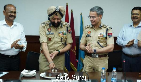 DIG ਮਨਦੀਪ ਸਿੰਘ ਸਿੱਧੂ ਦੀ 37 ਸਾਲਾਂ ਦੀ ਸ਼ਾਨਦਾਰ ਪੁਲਿਸ ਸੇਵਾ ਬਦਲੇ ਗੌਰਵ ਯਾਦਵ ਨੇ ਕੇਕ ਕੱਟਕੇ ਕੀਤੀ ਸ਼ਲਾਘਾ
