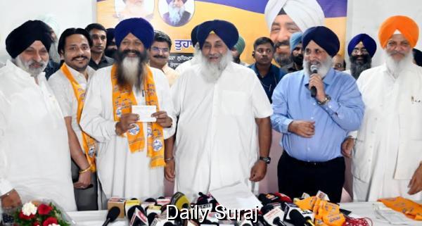 SAD receives major boost with former minister S Sohan Singh Thandal rejoining the party.