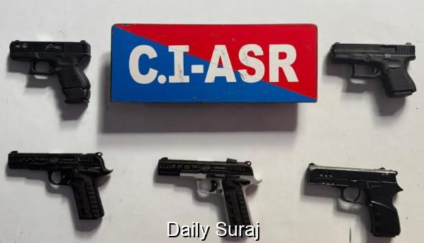 PAK-SMUGGLER’S OPERATIVE HELD WITH FIVE SOPHISTICATED PISTOLS IN AMRITSAR