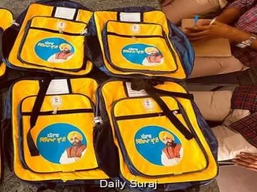 पंजाब में छात्रों को मुफ्त स्कूल बैग मिलने शुरू, बैगों पर सीएम भगवंत मान की तस्वीर