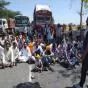 ਬਾਰਦਾਨਾ ਨਾ ਮਿਲਣ ਕਾਰਨ ਕਿਸਾਨਾਂ ਵਲੋਂ ਫ਼ਿਰੋਜ਼ਪੁਰ - ਫ਼ਾਜ਼ਿਲਕਾ ਮਾਰਗ ਜਾਮ