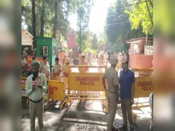 Jakhar Stopped by Police at Sector 39, Raises Questions Over Government Residences
