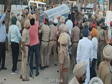 ਮਾਨਸਾ 'ਚ ਵੱਡੀ ਹਲਚਲ: ਪਰਵਿੰਦਰ ਝੋਟਾ ਦੇ ਪਰਿਵਾਰ ਨੂੰ ਮਿਲੀ CRPF ਸੁਰੱਖਿਆ, 5 ਨਵੰਬਰ ਨੂੰ ਮੁੱਖ ਮੰਤਰੀ ਦੀ ਕੋਠੀ ਦੇ ਘਿਰਾਓ ਦਾ ਐਲਾਨ